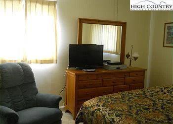 Image number 13 for the current listing