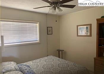 Image number 2 for the current listing