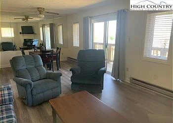Image number 19 for the current listing