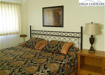 Image number 14 for the current listing
