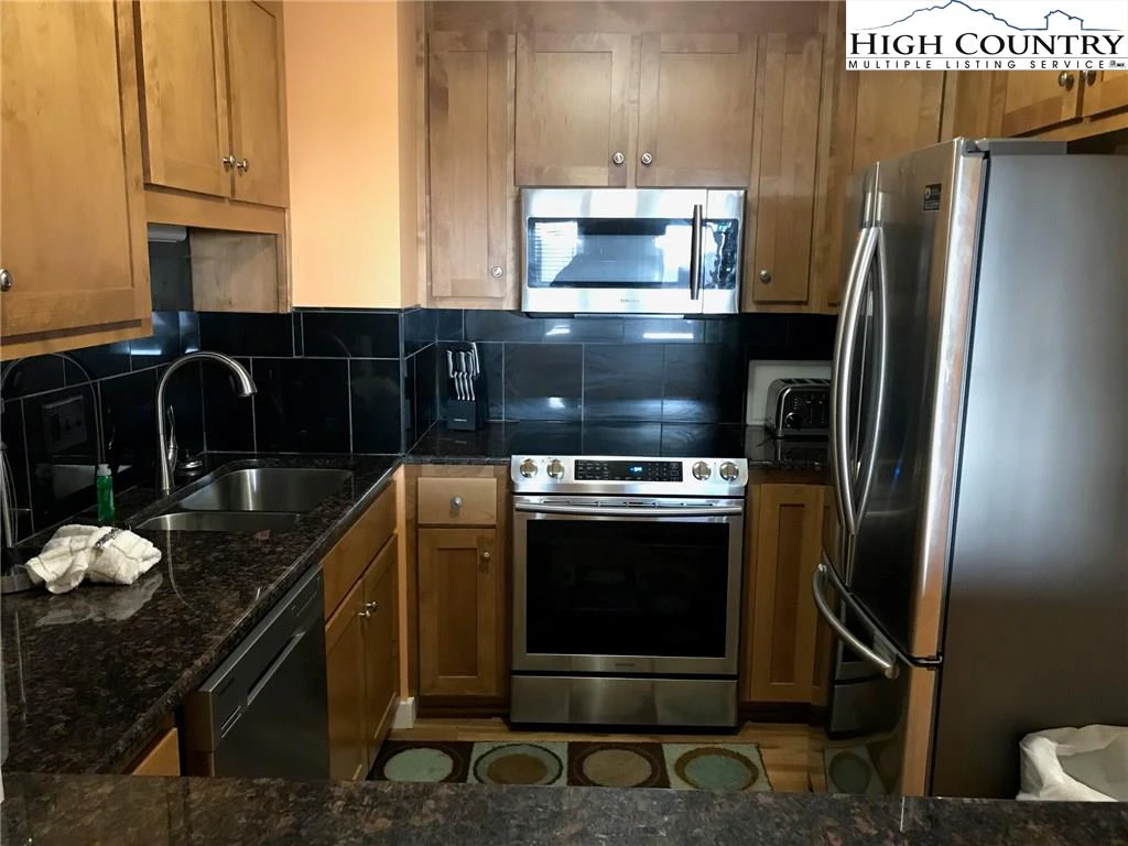 Image number 3 for the current listing