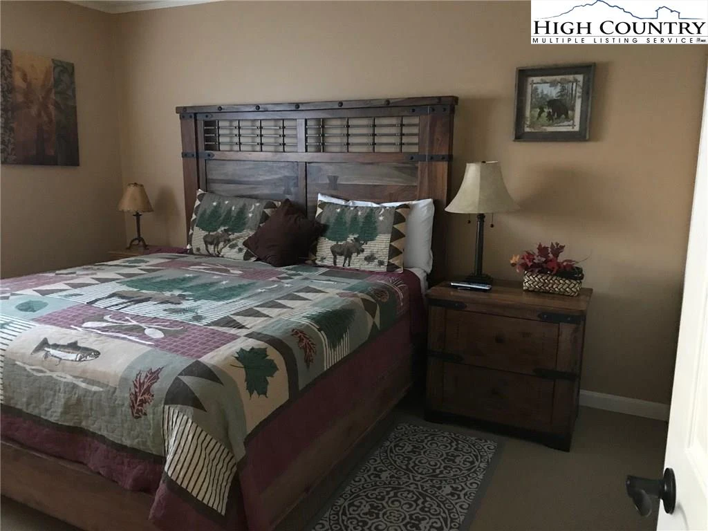 Image number 9 for the current listing