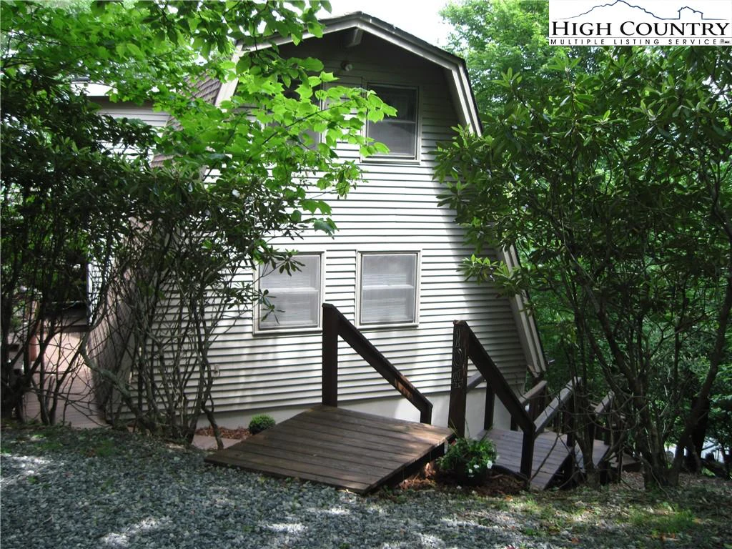 Image number 1 for the current listing