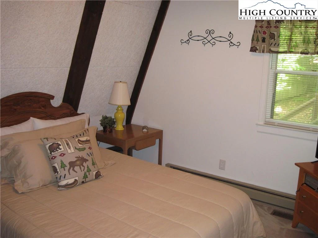 Image number 12 for the current listing