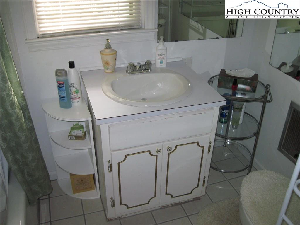 Image number 9 for the current listing