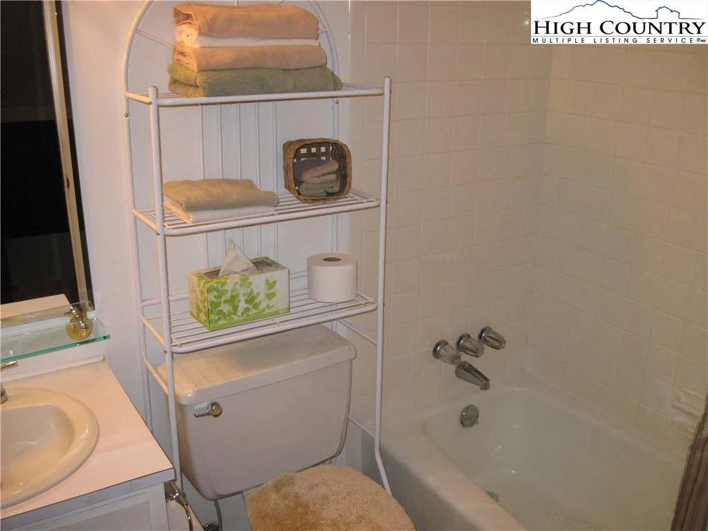 Image number 7 for the current listing