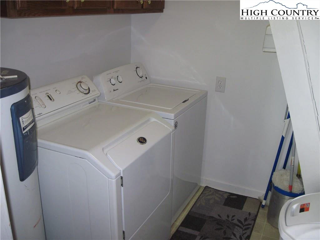 Image number 4 for the current listing