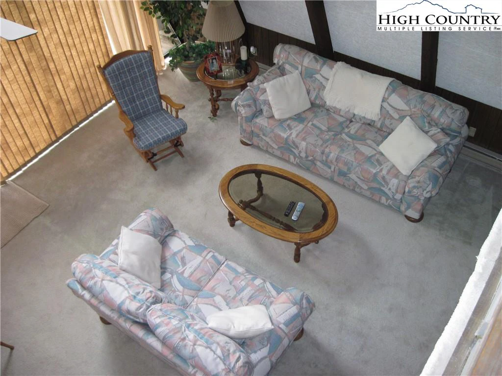 Image number 17 for the current listing