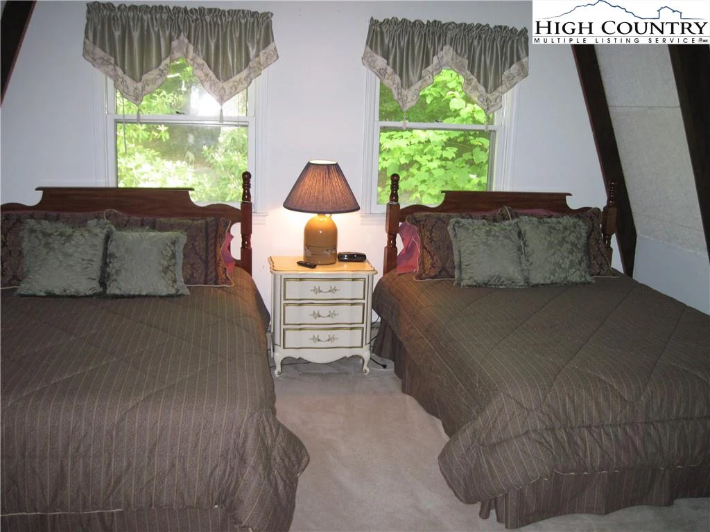 Image number 13 for the current listing