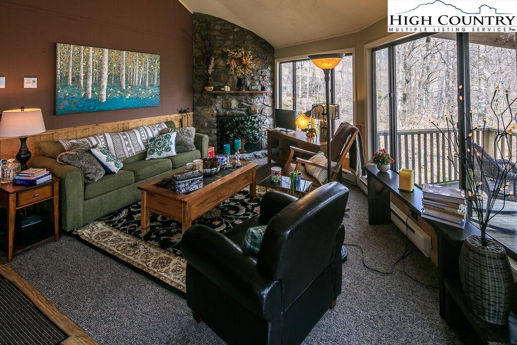 Image number 14 for the current listing