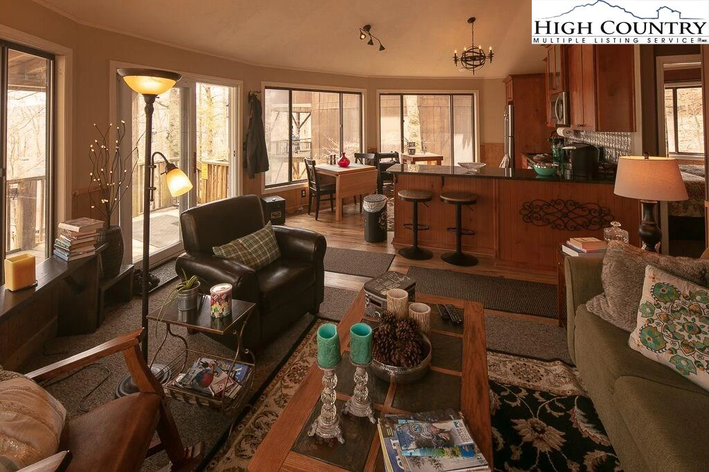 Image number 2 for the current listing