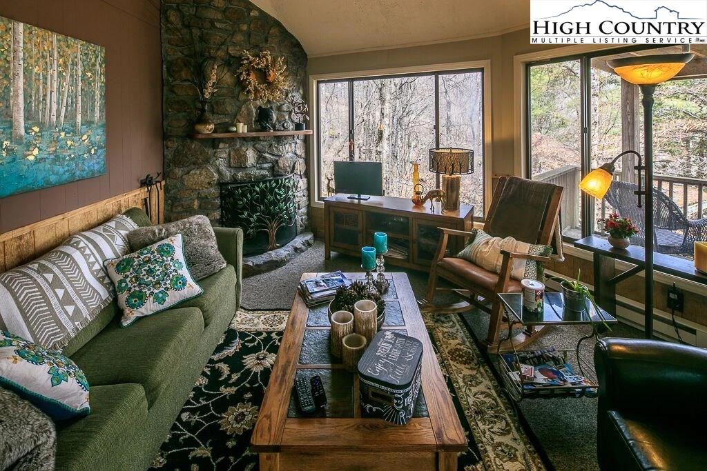 Image number 13 for the current listing