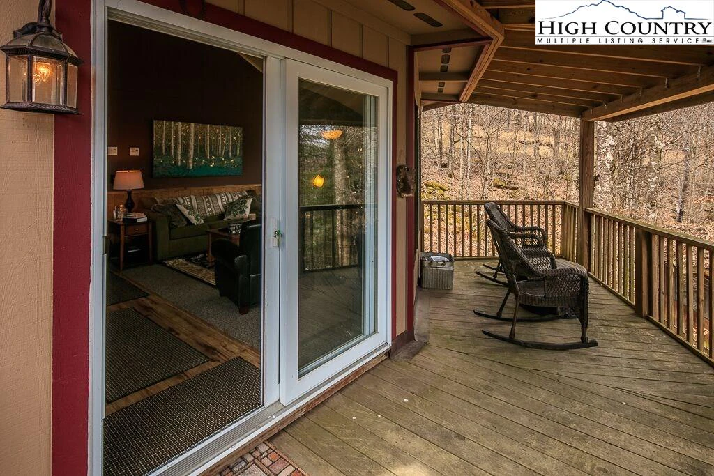 Image number 19 for the current listing