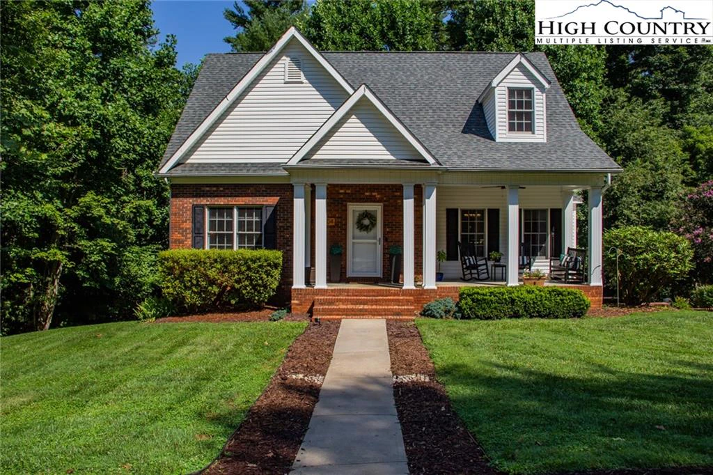 Image number 1 for the current listing