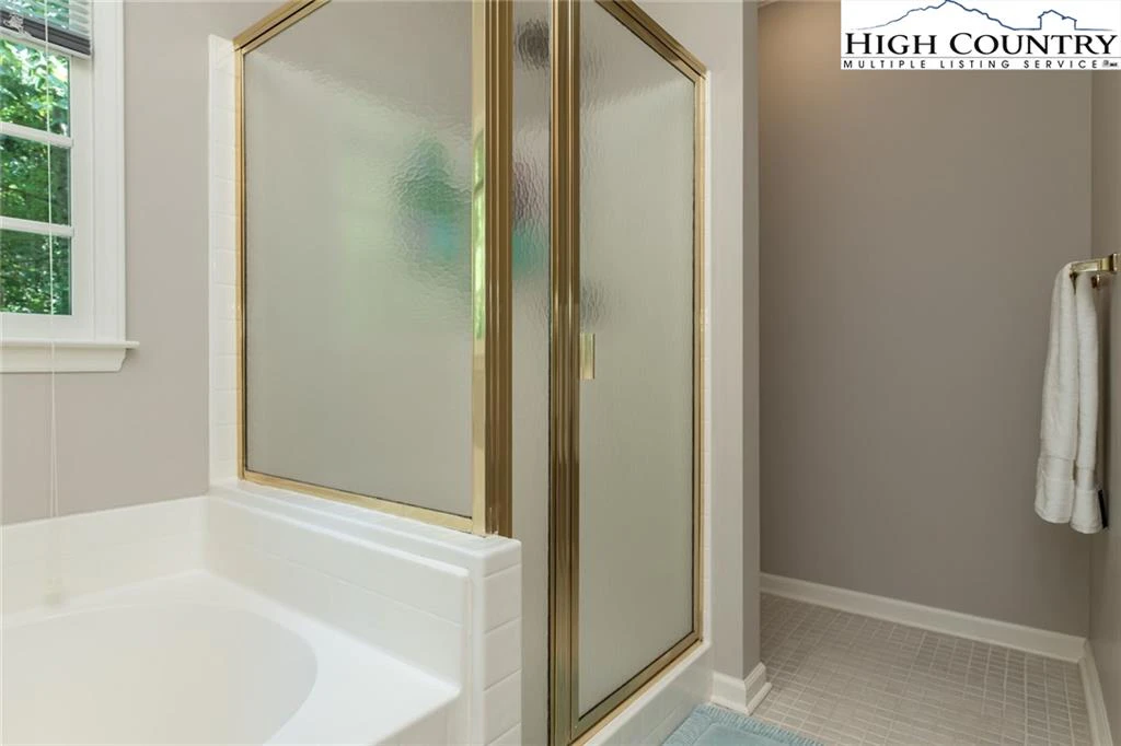 Image number 5 for the current listing