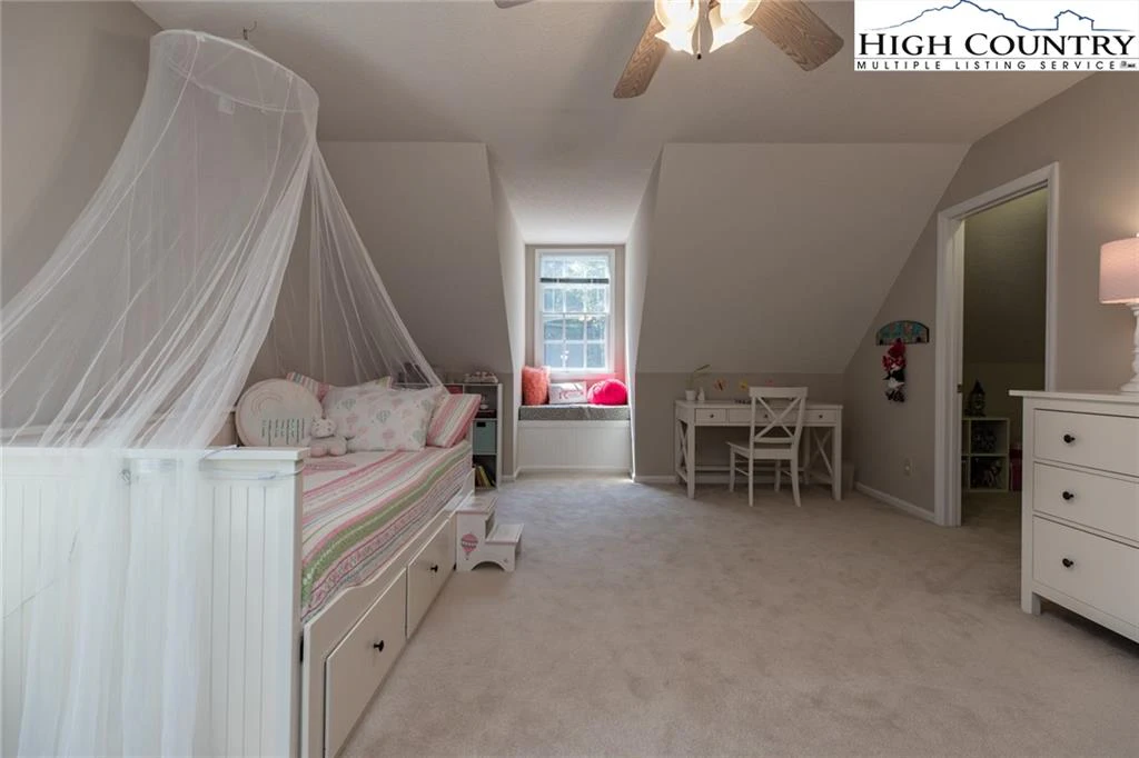Image number 7 for the current listing