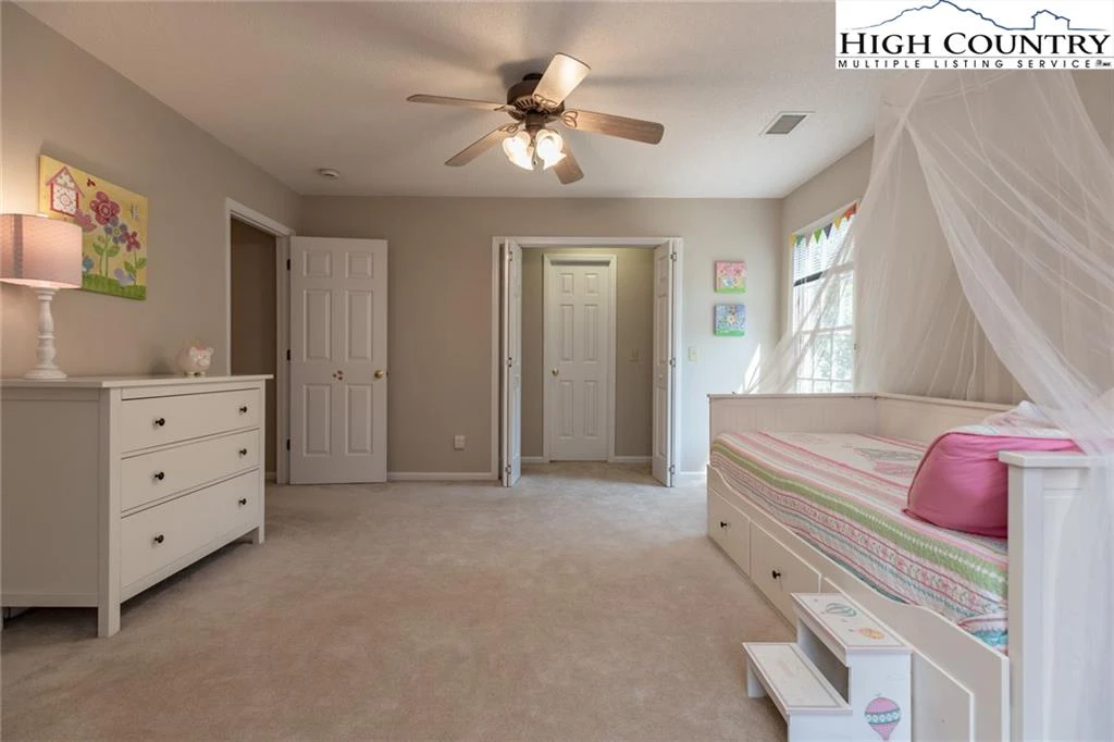 Image number 8 for the current listing