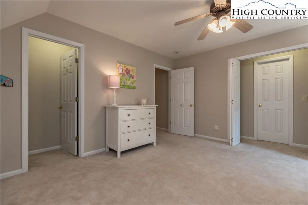 Image number 9 for the current listing