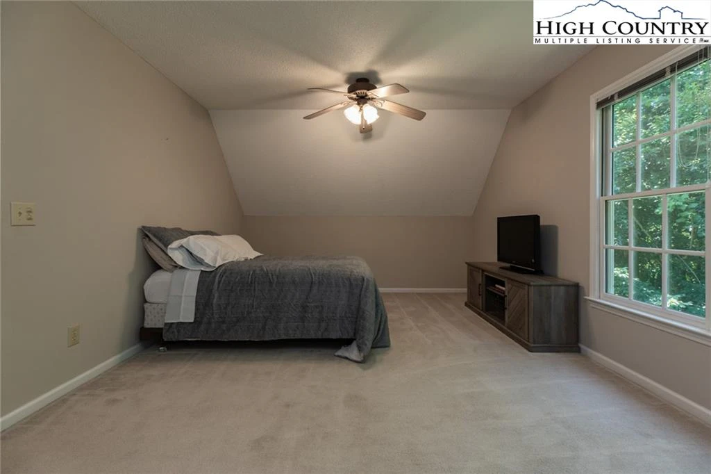 Image number 2 for the current listing