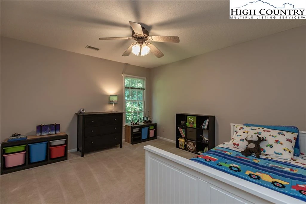 Image number 18 for the current listing