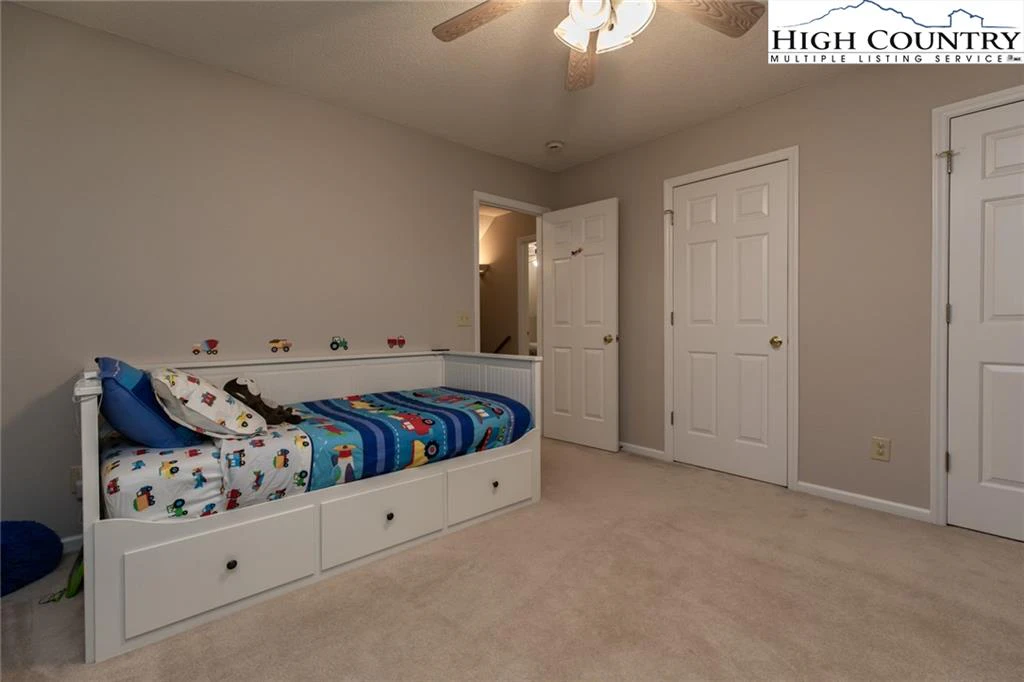 Image number 20 for the current listing