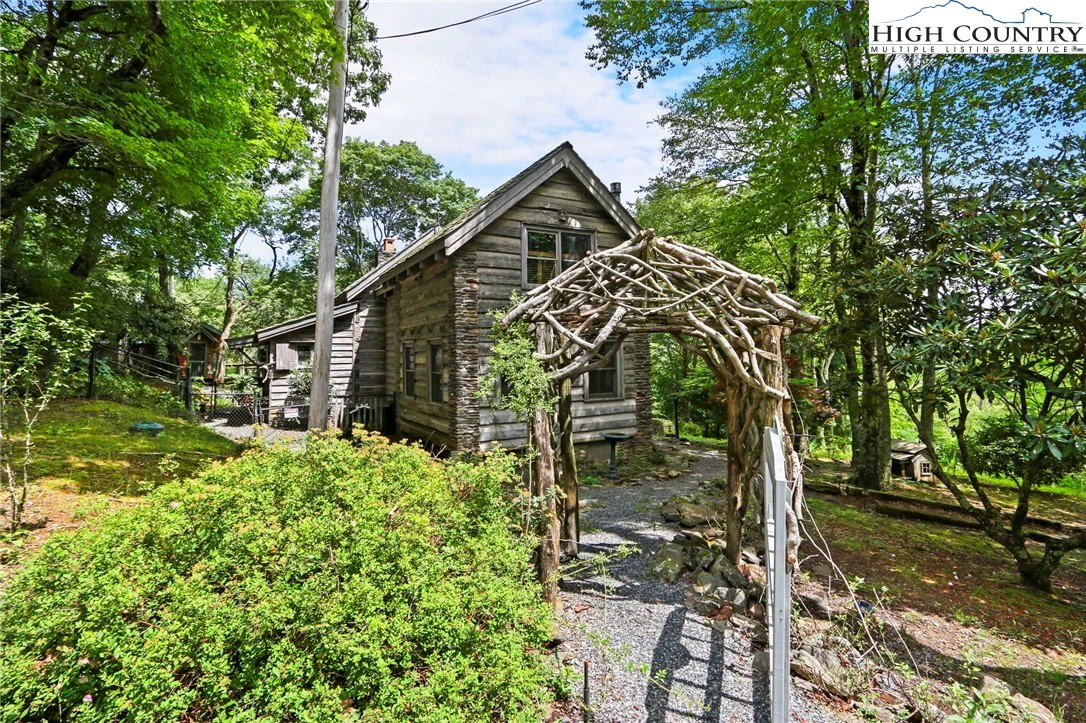 Image number 22 for the current listing