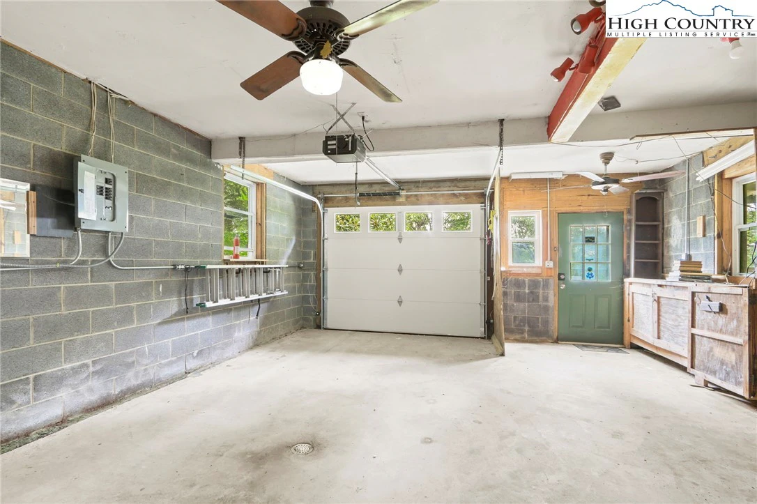 Image number 11 for the current listing