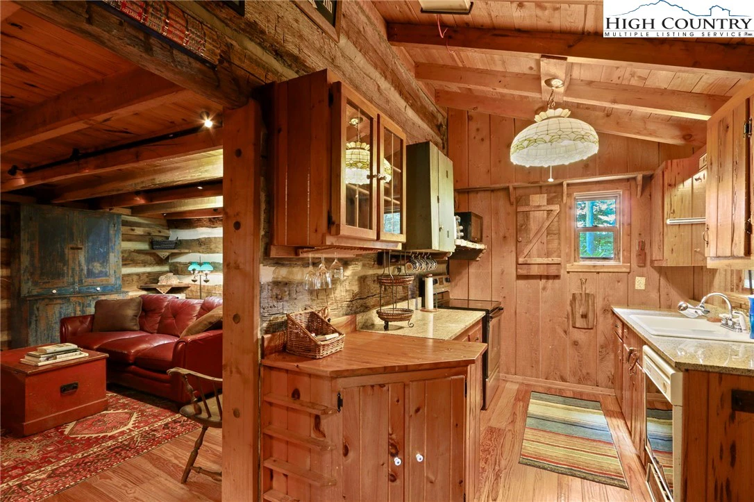 Image number 1 for the current listing