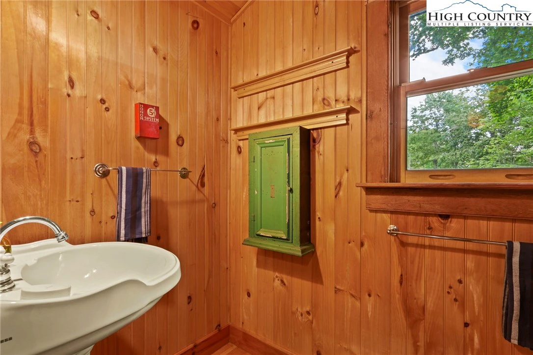 Image number 5 for the current listing