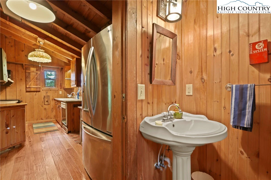 Image number 4 for the current listing