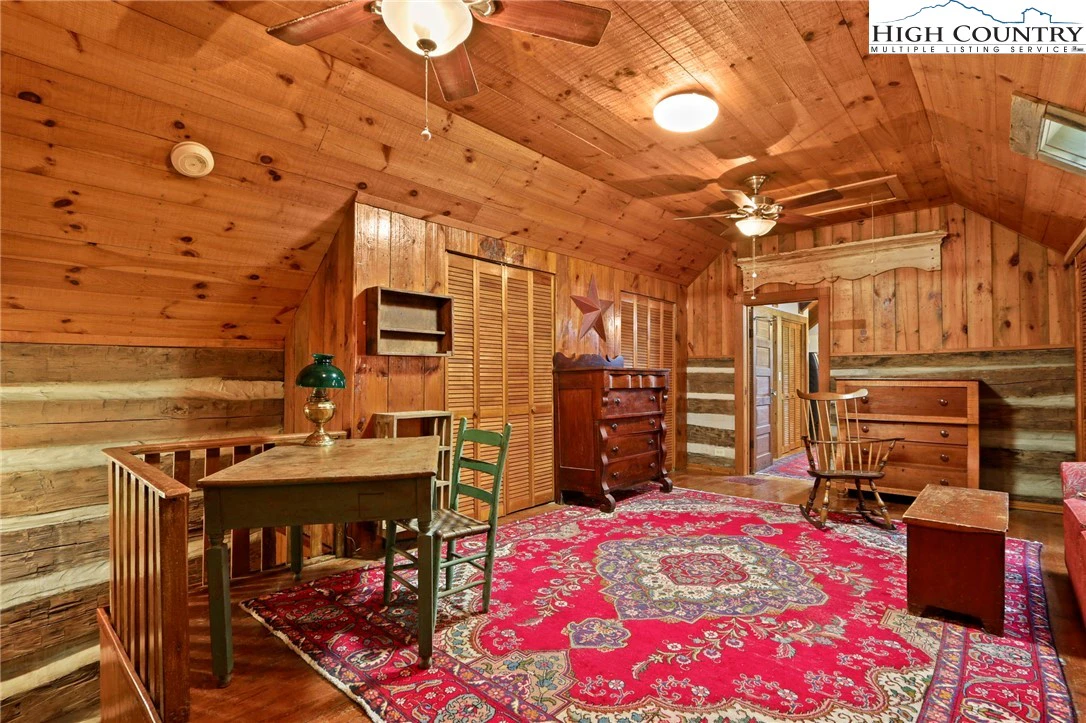 Image number 19 for the current listing