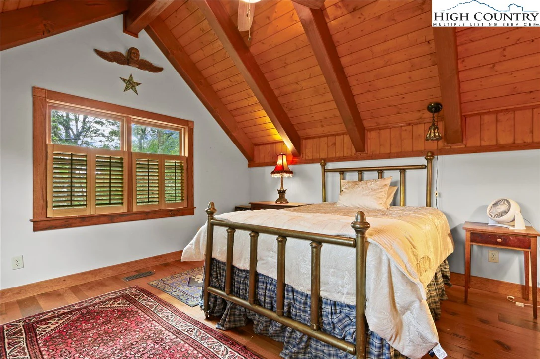 Image number 8 for the current listing