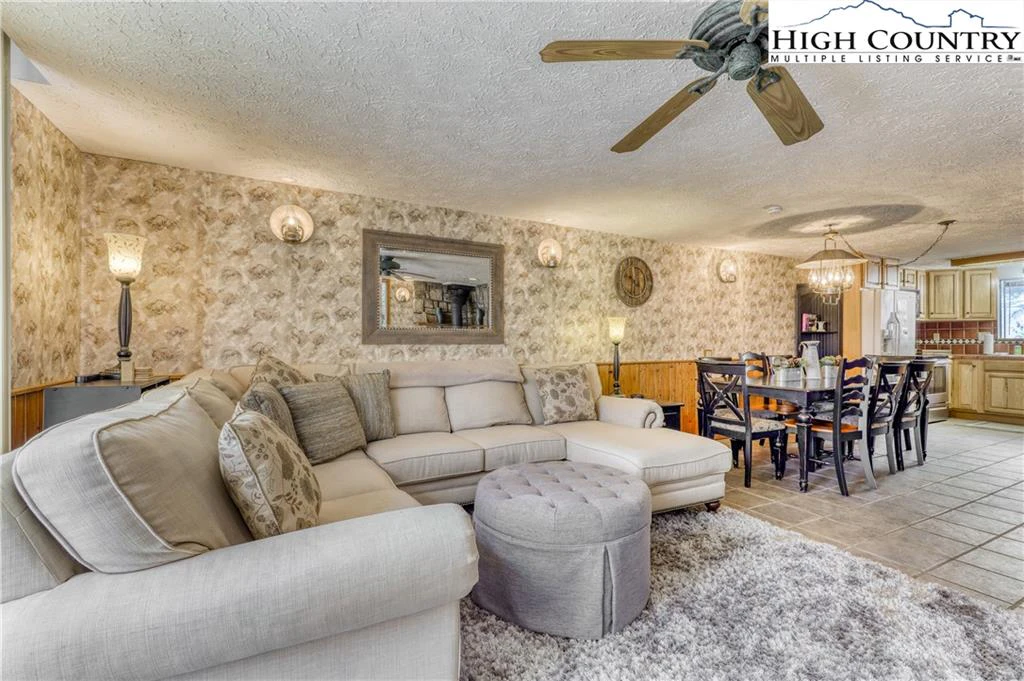 Image number 1 for the current listing