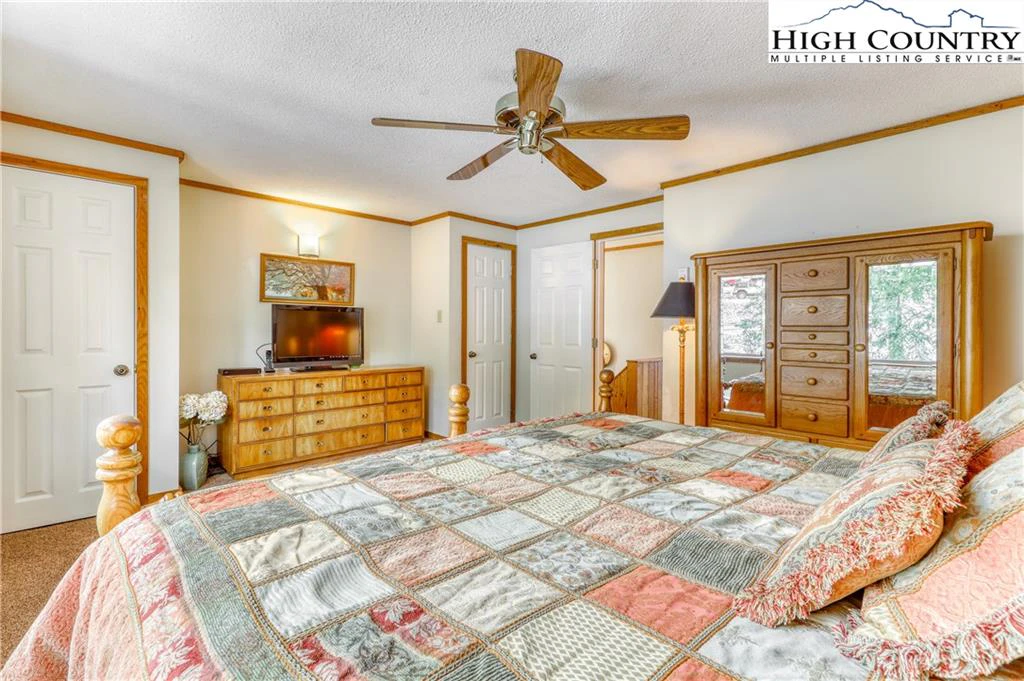 Image number 3 for the current listing