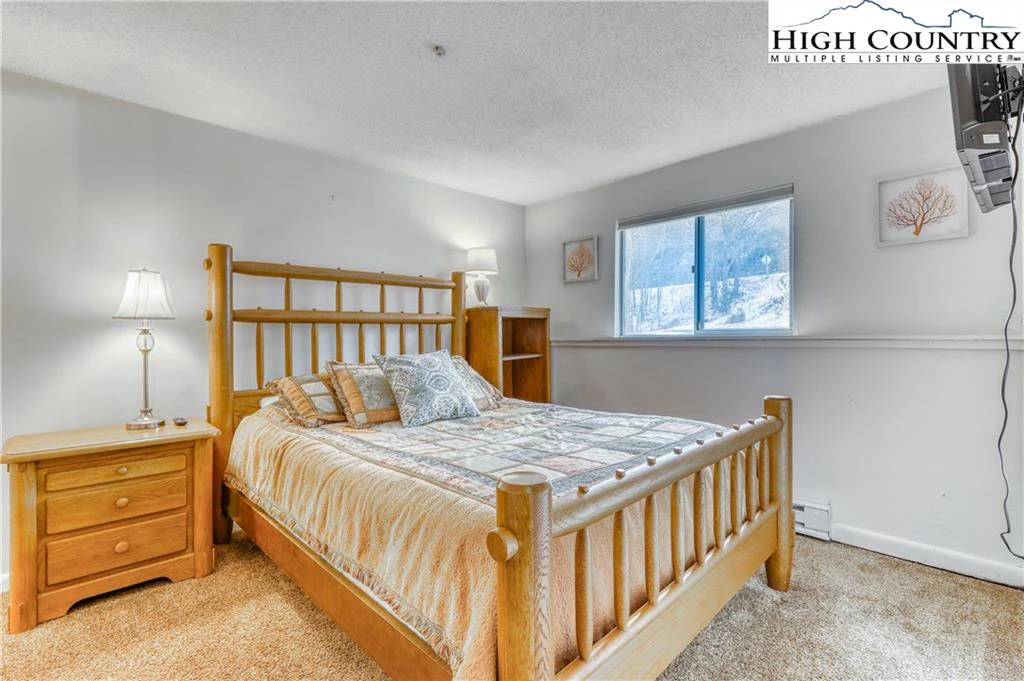 Image number 7 for the current listing