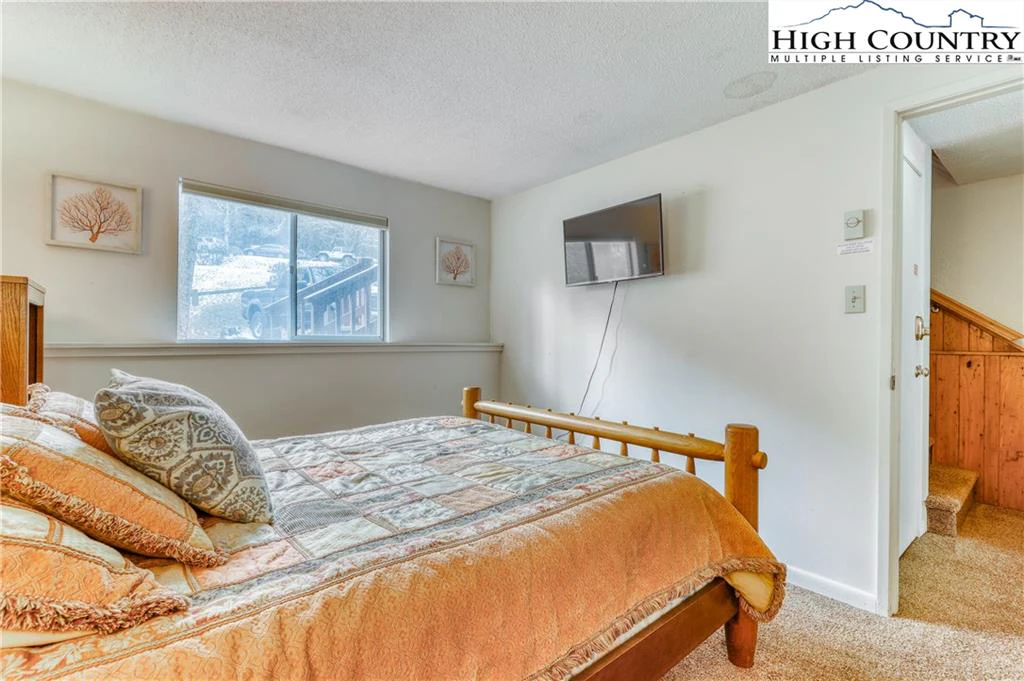 Image number 8 for the current listing