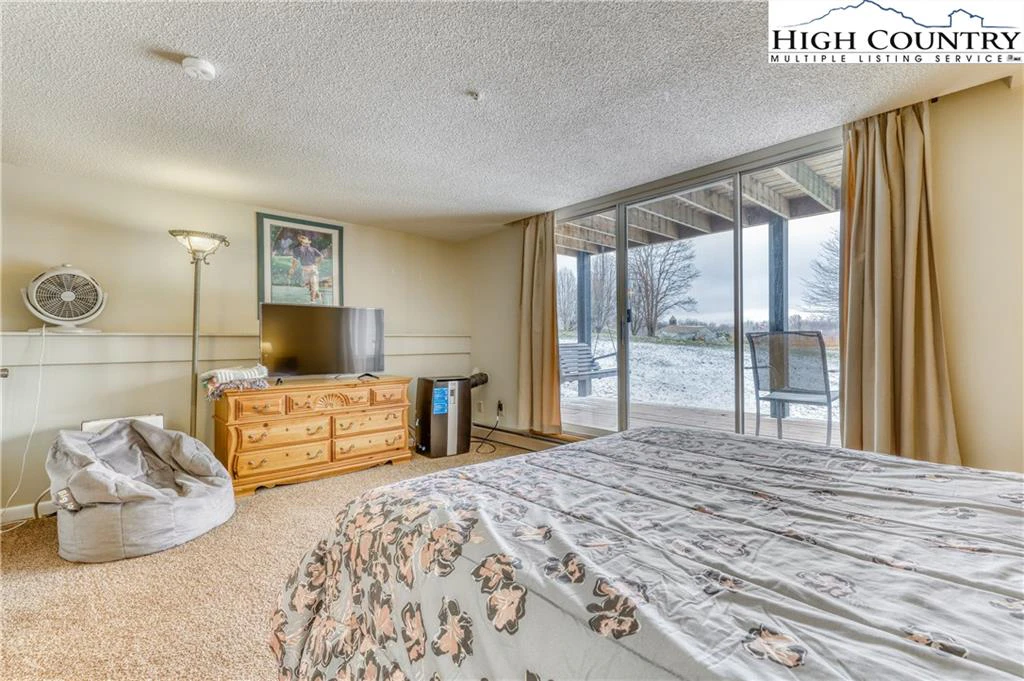 Image number 11 for the current listing