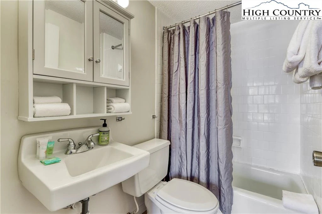 Image number 2 for the current listing