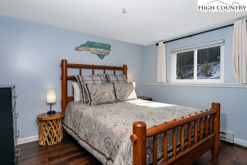 Image number 10 for the current listing