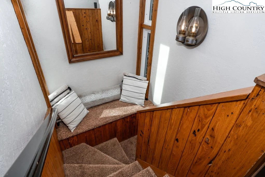 Image number 3 for the current listing