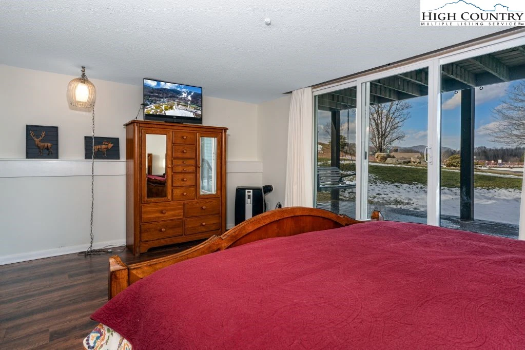 Image number 7 for the current listing