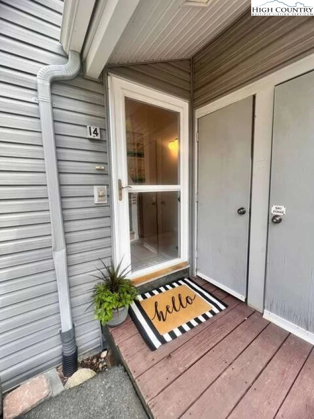 Image number 1 for the current listing