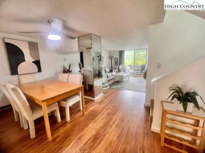 Image number 16 for the current listing