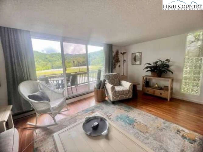 Image number 15 for the current listing