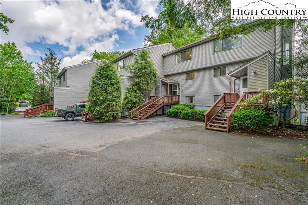 Image number 1 for the current listing