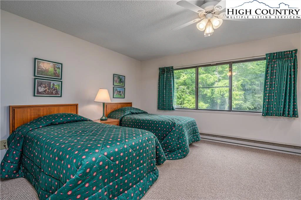 Image number 21 for the current listing