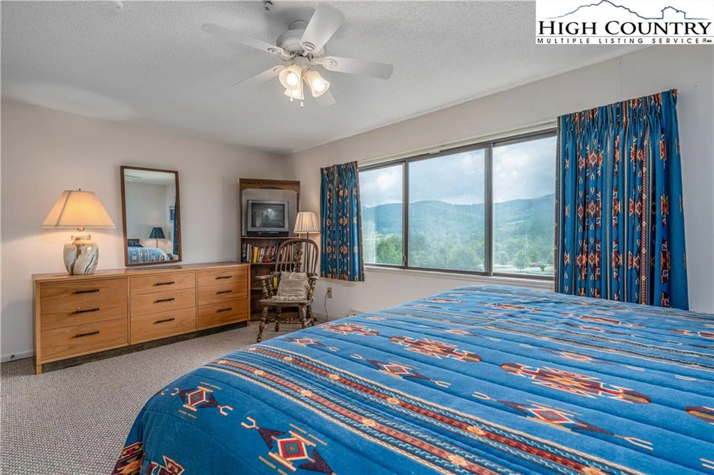 Image number 2 for the current listing
