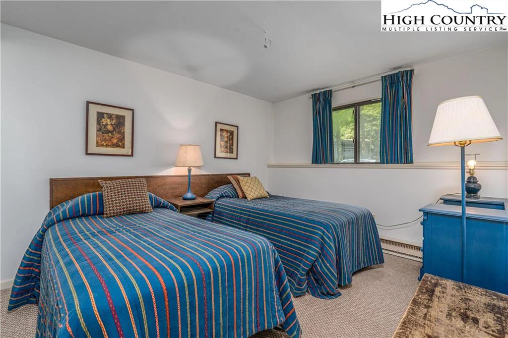 Image number 16 for the current listing