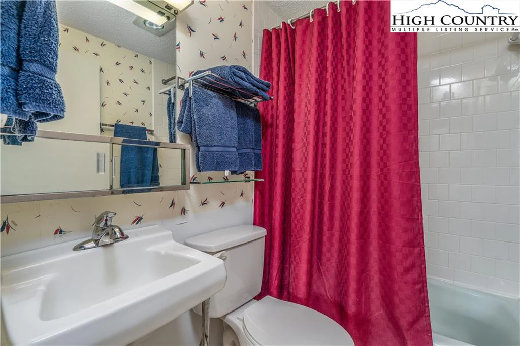 Image number 11 for the current listing