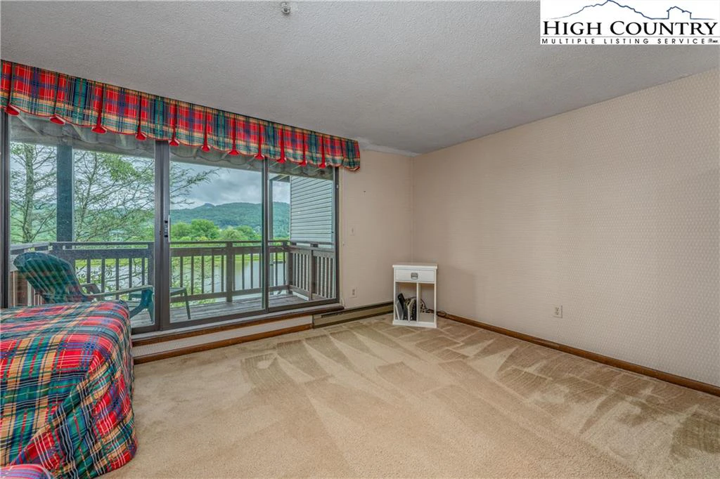 Image number 3 for the current listing